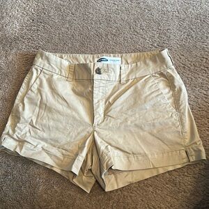 NWOT Tan old navy women’s shorts.